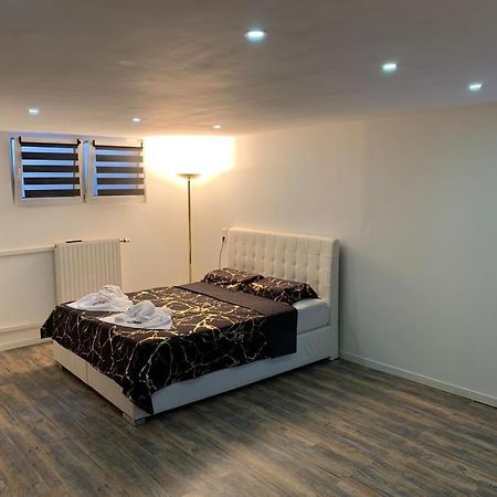 Studio 45M2 Tres Calme Village-Neuf Exterior foto